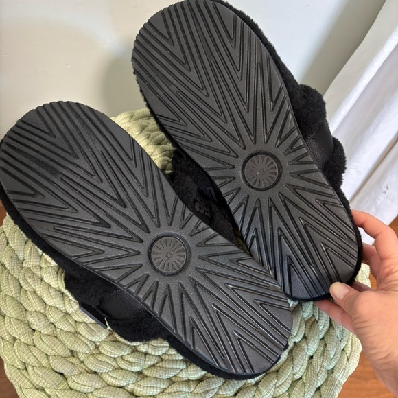 UGG Black Fuzzy Wool Closed Round Toe Logo Print Strap Slippers NWOB - Picture 9 of 10
